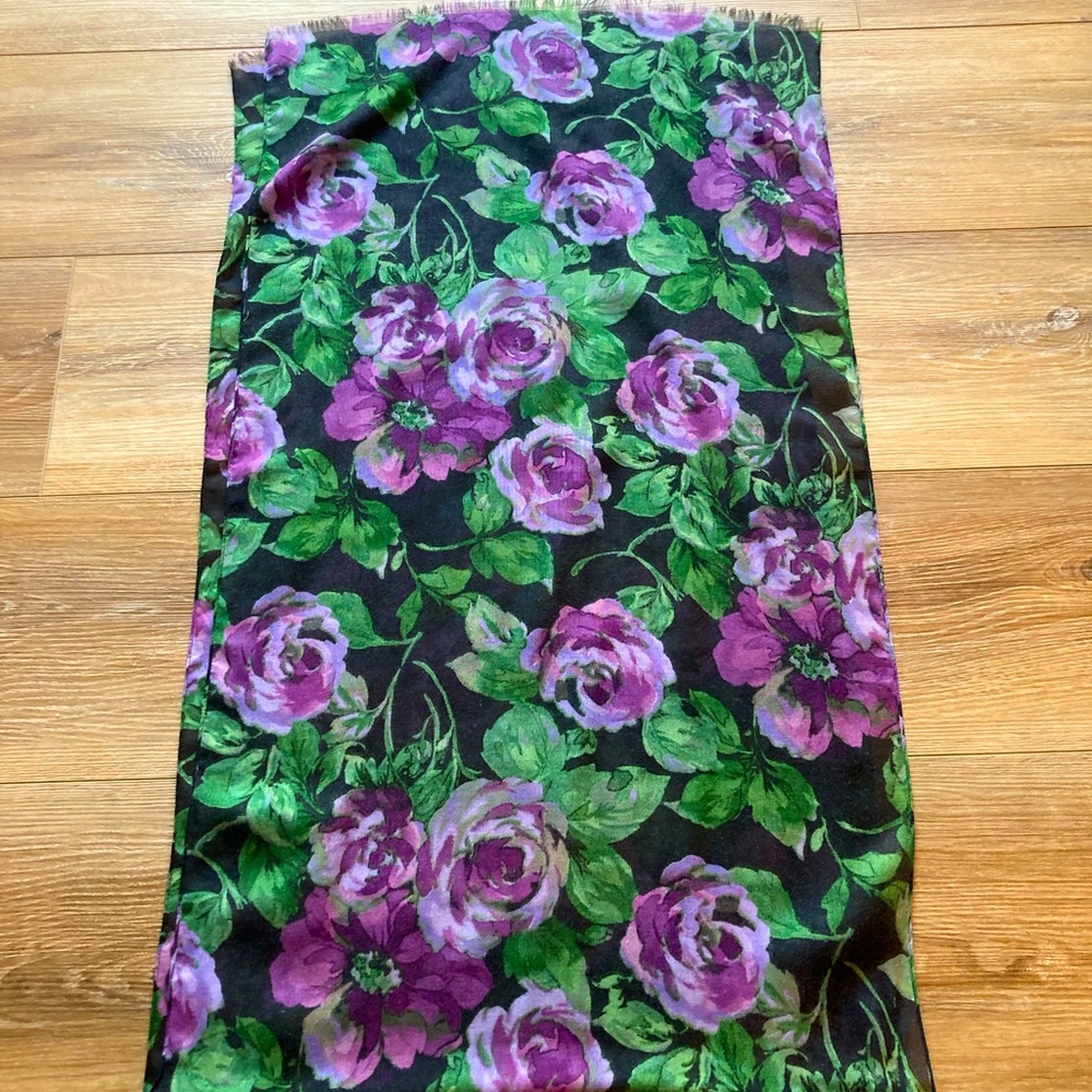 Sale 5 for $20! Beautiful Lightweight Scarf